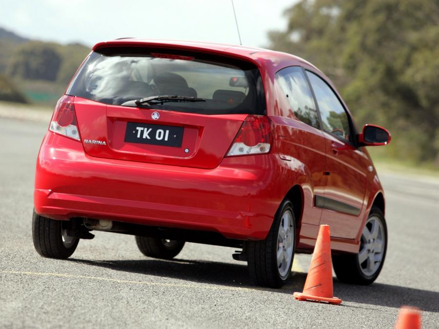  Holden Barina 3-Door 2005 года  (фото 2 из 21)